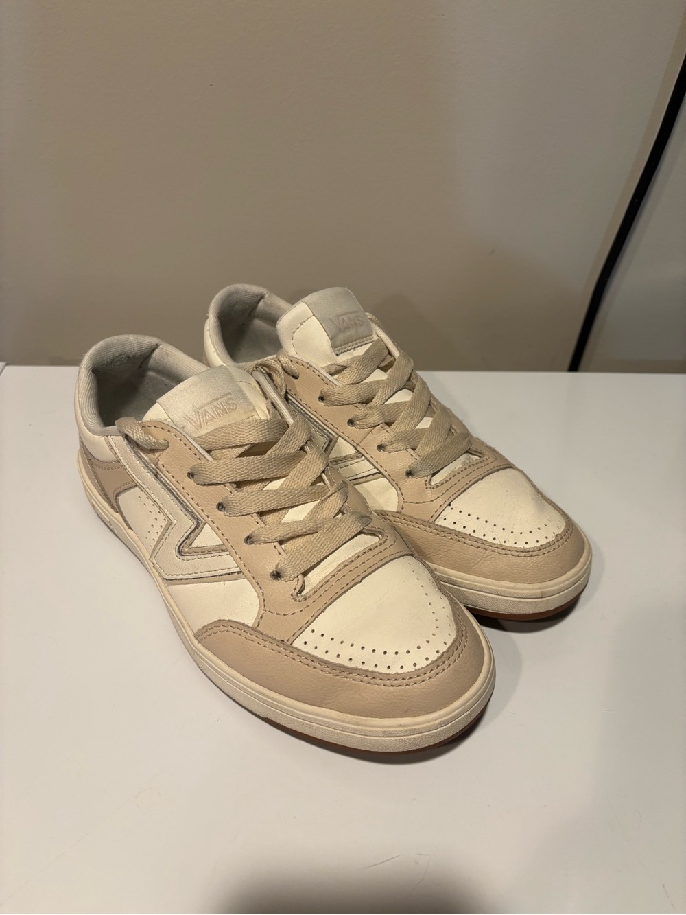 Vans Low-Top Sneakers in Cream and Beige Suede